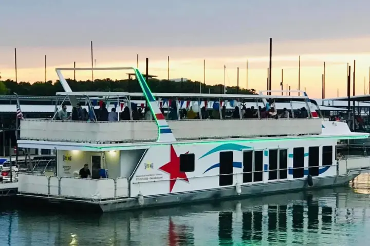 a small boat in a harbor