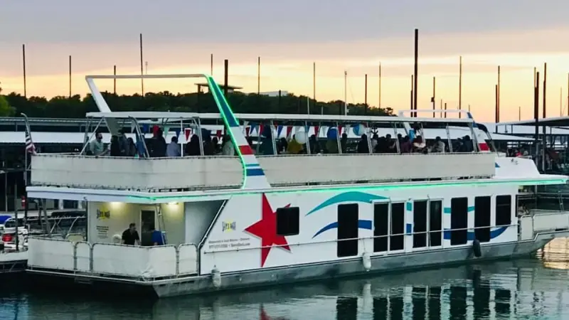 a small boat in a harbor